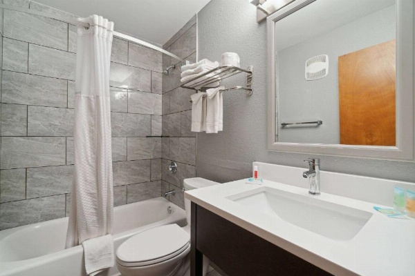 Super 8 by Wyndham Kenosha/Pleasant Prairie image 13