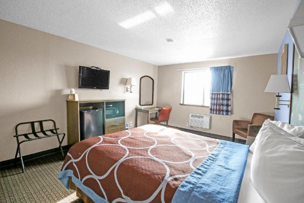 Super 8 by Wyndham Kenosha/Pleasant Prairie image 24