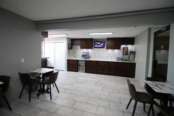 Super 8 by Wyndham Kenosha/Pleasant Prairie image 25