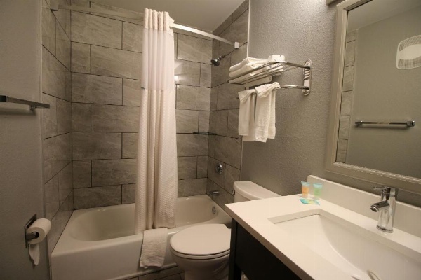 Super 8 by Wyndham Kenosha/Pleasant Prairie image 28