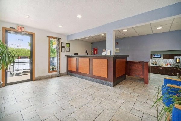 Super 8 by Wyndham Kenosha/Pleasant Prairie image 6